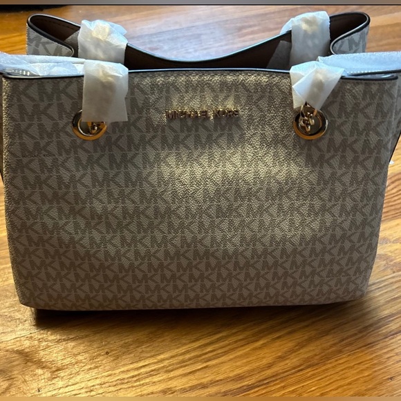 NEW- Michael Kors Teagan Large Logo Shoulder Bag - Picture 4 of 6
